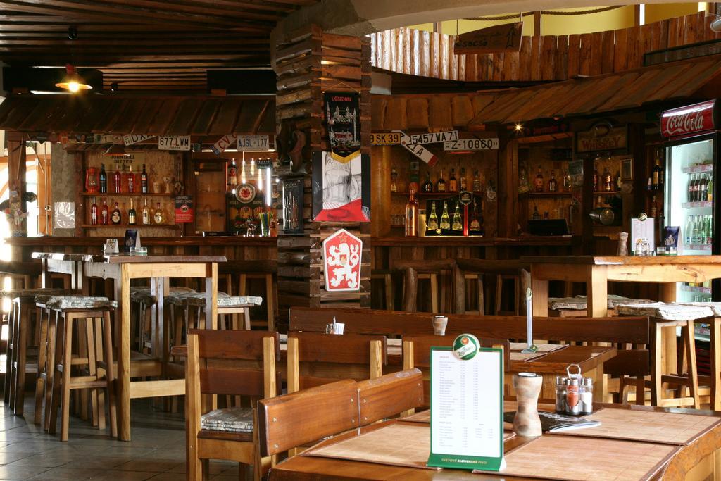 Guest House Meat Heads Pub Komárno Eksteriør billede